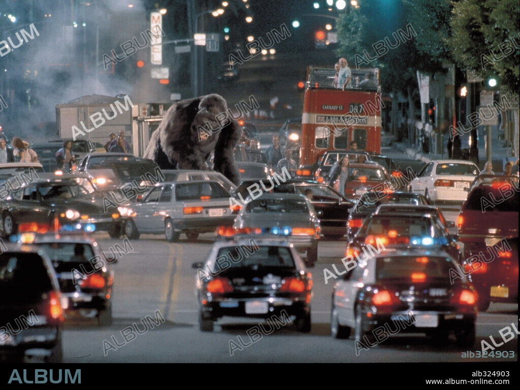 MI GRAN AMIGO JOE, 1998 (MIGHTY JOE YOUNG), dirigida por RON UNDERWOOD. Copyright WALT DISNEY PICTURES.