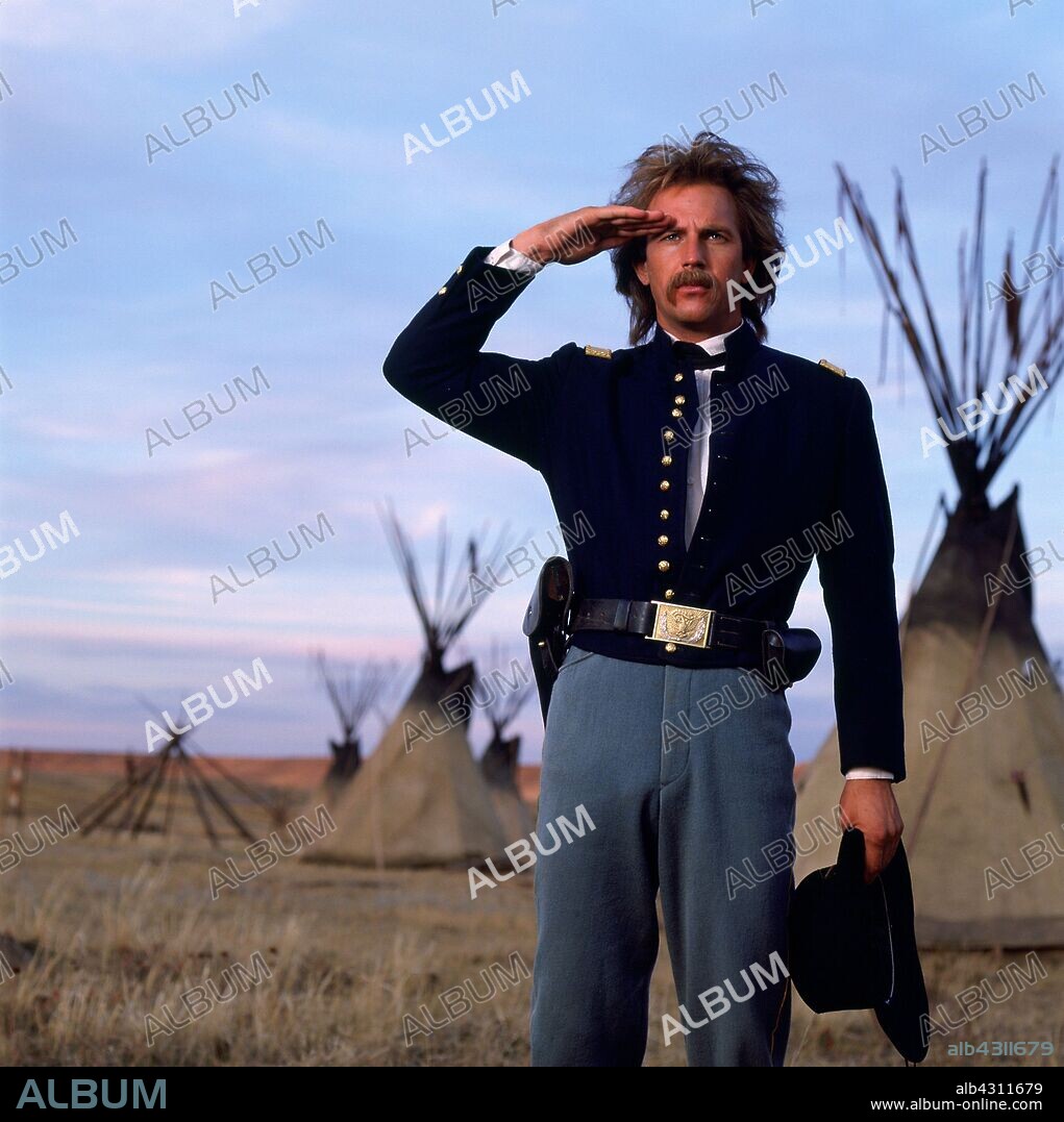 KEVIN COSTNER in DANCES WITH WOLVES, 1990, directed by KEVIN