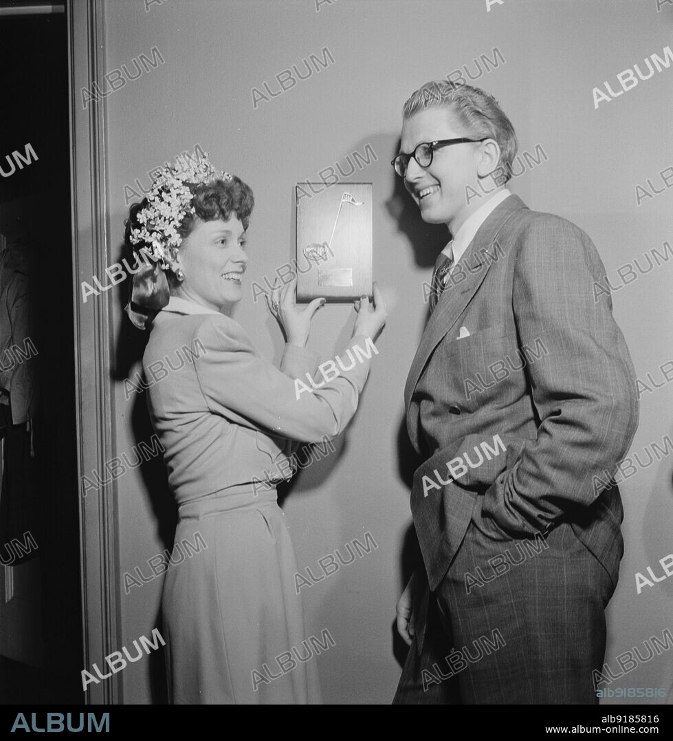 WILLIAM PAUL GOTTLIEB. Portrait of Melvin G. Powell and Martha Scott in their home, Connecticut, ca. May 1947.