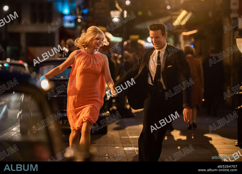 ANYA TAYLOR-JOY and MATT SMITH in LAST NIGHT IN SOHO, 2021, directed by EDGAR WRIGHT. Copyright FOCUS FEATURES.