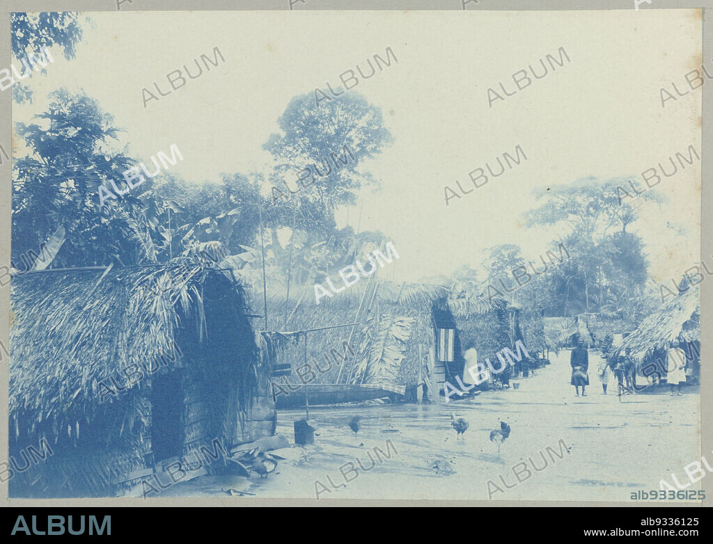 Maroon village near Albina, Boschneger village near Albina (title on object), View of a village of Surinamese Maroons near Albina. Part of the photo album Souvenir de Voyage (part 2), about the life of the Doijer family in and around the plantation Ma Retraite in Suriname in the years 1906-1913., Hendrik Doijer (attributed to), Suriname, 1906 - 1913, photographic support, cyanotype, height 120 mm × width 171 mm.
