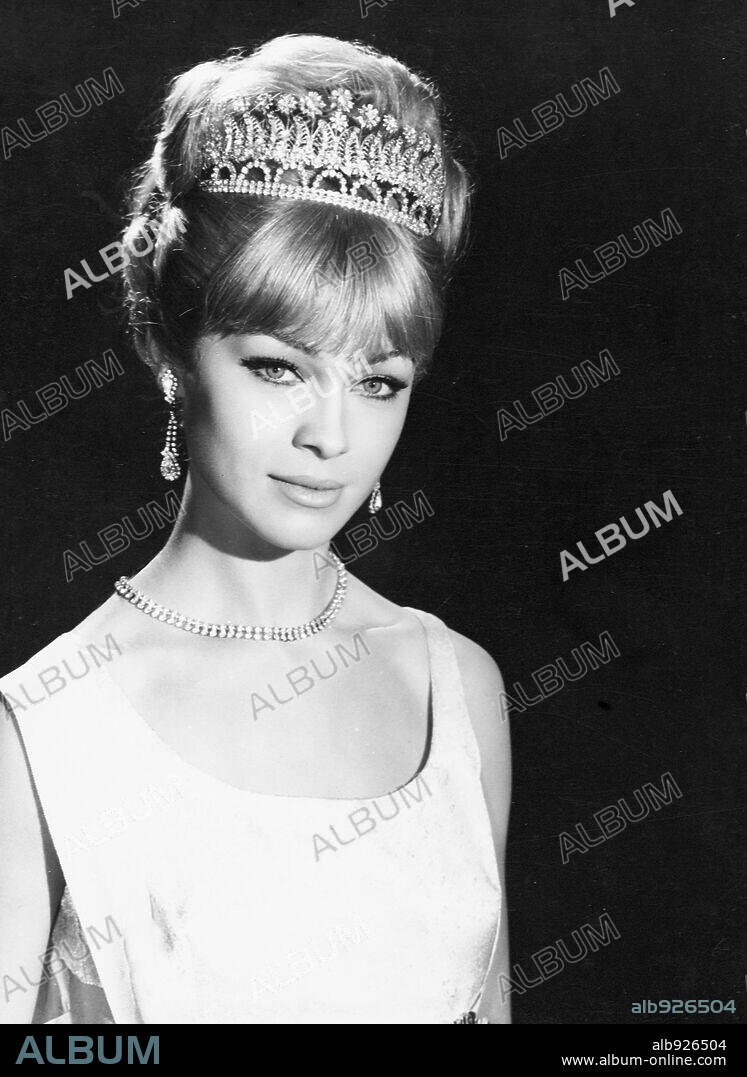 Marisol en CAROLA DE DIA, CAROLA DE NOCHE, 1969, dirigida por JAIME DE ARMIÑAN. Copyright GUION FILMS.