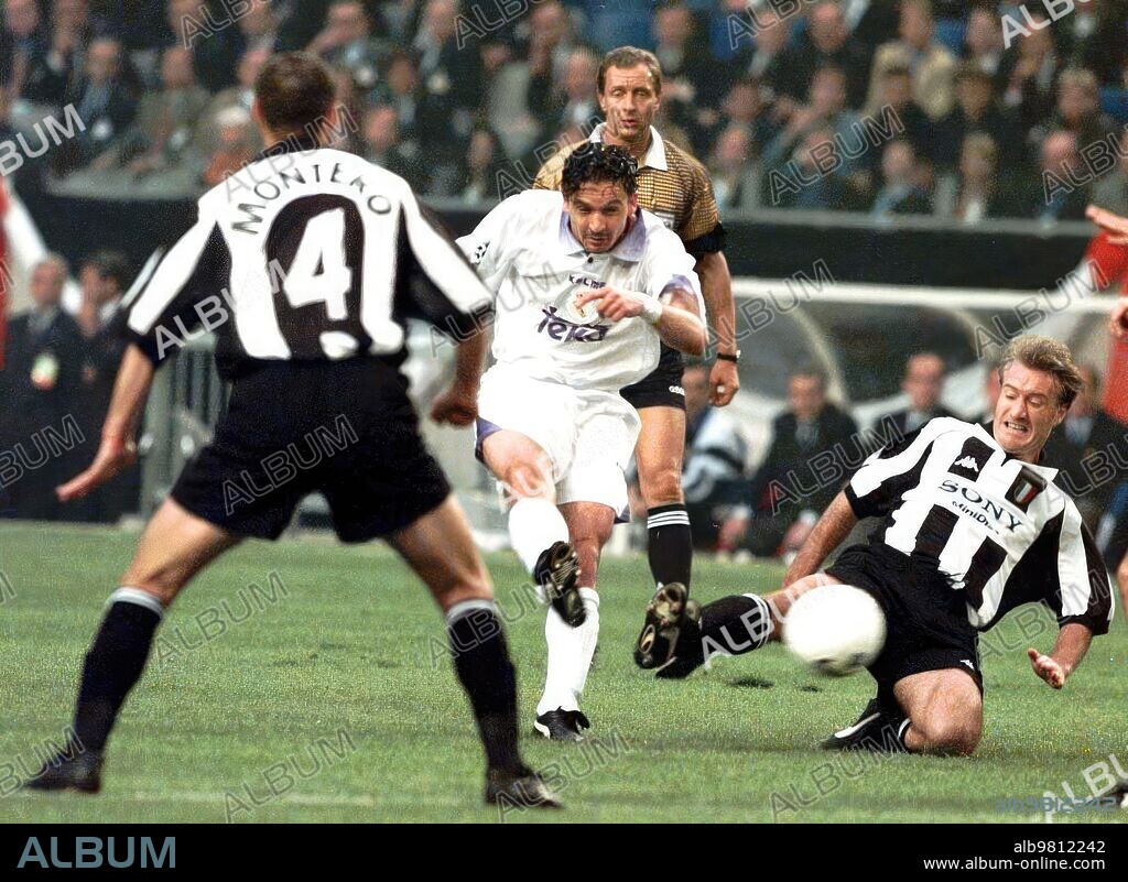 Amsterdam. 20/05/1998. Final de la liga de campeones 1997-1998 en el Amsterdam Arena entre el Real Madrid (1) y la Juventus de Turín (0). En la imagen Pedja Mijatovic, autor del único gol del partido, remata a puerta.