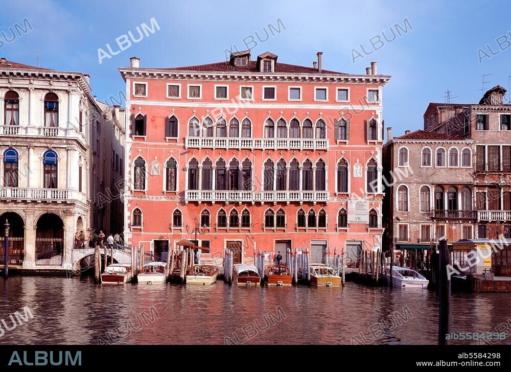 Venise (Italie), Grand Canal, Palazzo Bembo (15e siècle). Vue extérieure : façade sur le Grand Canal. Photo, 1995 (L.Hammel / A. van der Voort).