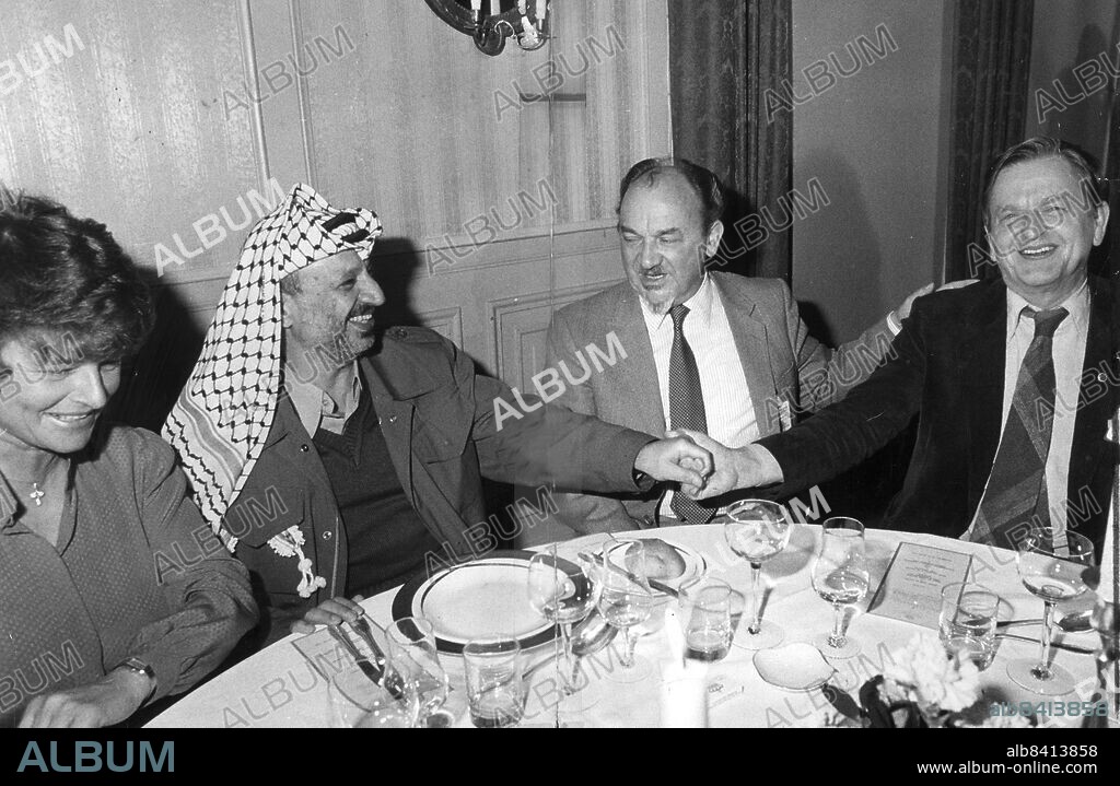 FILE 1983. PLO leader Yasser Arafat, seen here at the Grand Hotel in Stockholm surrounded by from left: Norwegian Prime Minister Gro Harlem Brundtland, Danish Prime Minister Anker Jørgensen and Swedish Prime Minister Olof Palme. It is 25 years since former Swedish Prime Minister and Party Leader of the Social Democrats Olof Palme was shot to death at the Sveavägen street in central Stockholm, February 28, 1986.. Photo: Folke Hellberg / SCANPIX Code: 23.