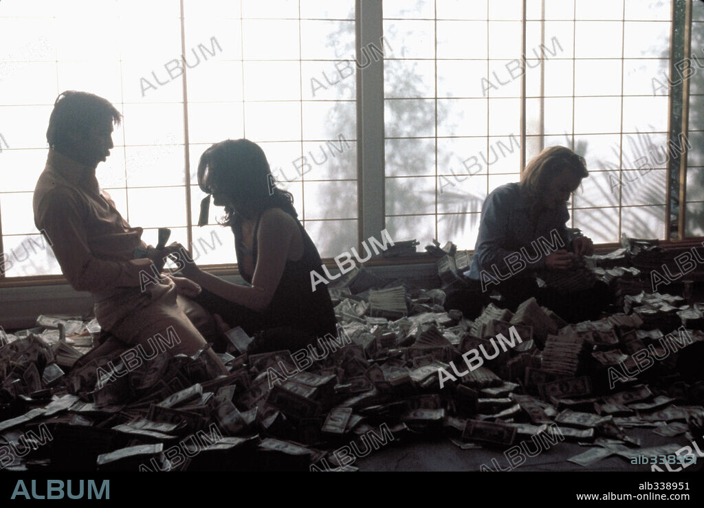 JOHNNY DEPP, JORDI MOLLA and PENELOPE CRUZ in BLOW, 2001, directed by TED DEMME. Copyright NEW LINE CINEMA / SEBASTIAN, LOREY.