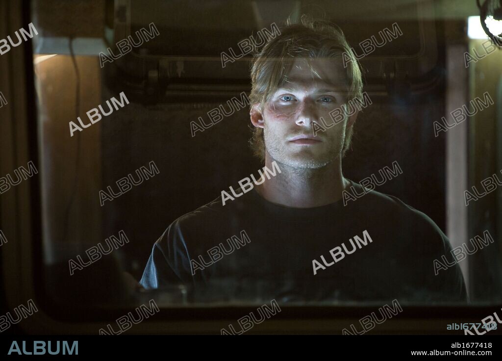 CHRIS CARMACK en TIBURON 3D, LA PRESA, 2011 (SHARK NIGHT 3D), dirigida por DAVID RICHARD ELLIS. Copyright INCENTIVE FILMED ENTERTAINMENT.