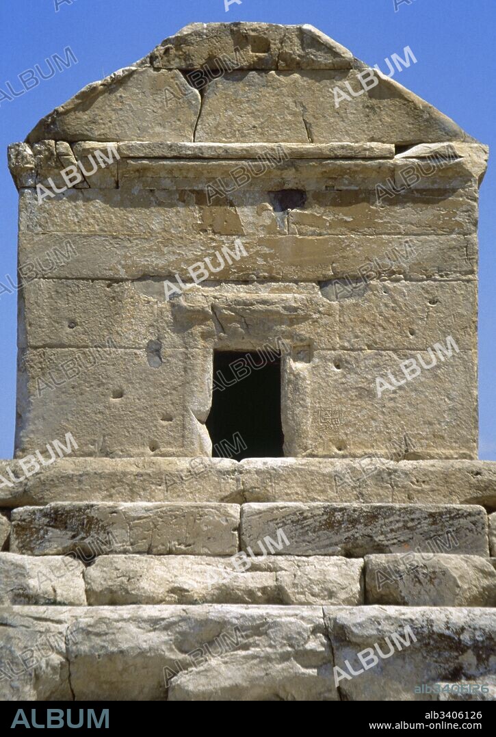 Ciro II el Grande (m. -530). Rey persa (h. -559 a-530). Después de suceder a su padre, Cambises I, consolidó su poder uniendo bajo su mando las principales tribus persas y, apoyado por Babilonia, se rebeló contra su soberano Astiages (h. -553). Mausoleo de Ciro II "el Grande". Pasargada. República Islámica de Irán.