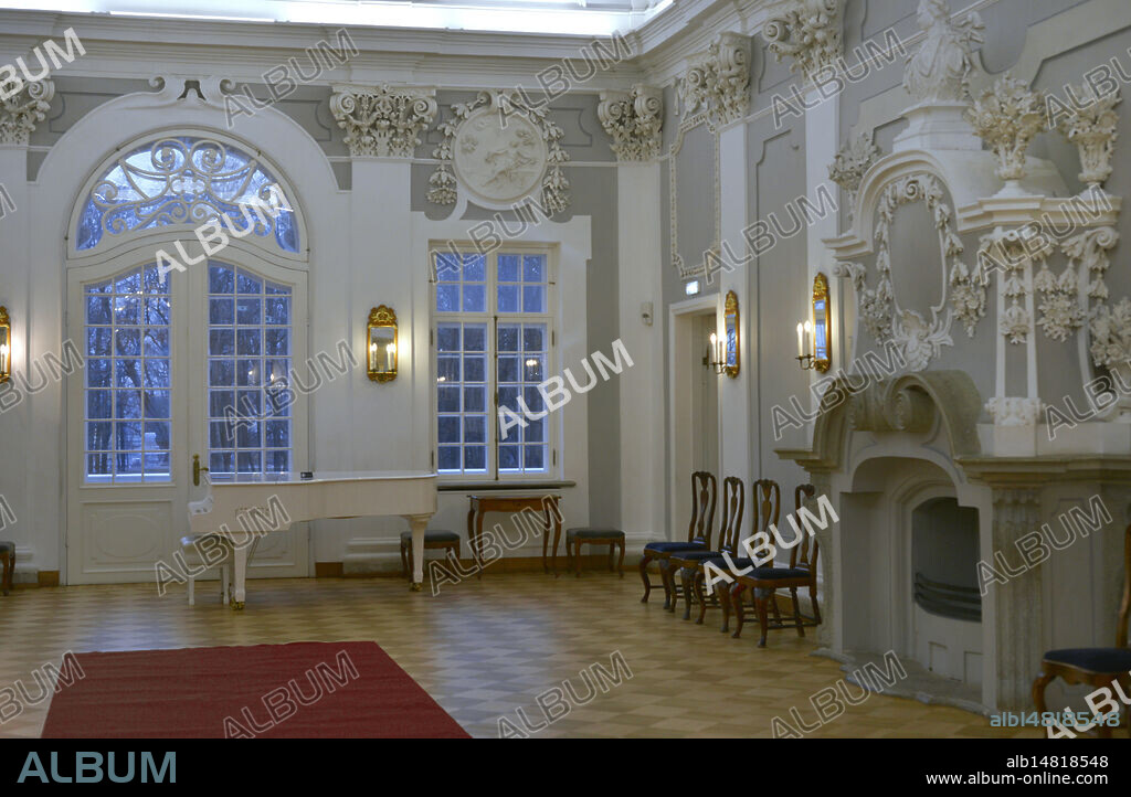 Palacio Kadriorg. Mandado construir por el zar Pedro el Grande (1672-1725) en 1718. Diseñado por el arquitecto italiano Nicola Michetti (1675-1759). Salón principal. Tallin, Estonia.
