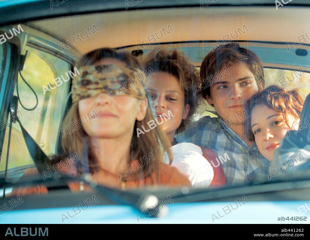 DANIEL BRUHL in GOOD BYE, LENIN!, 2003, directed by WOLFGANG BECKER. Copyright SONY PICTURES CLASSICS.
