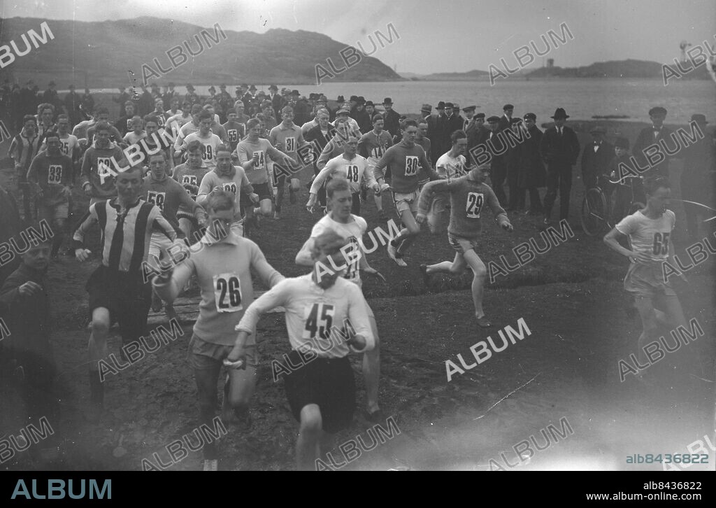 GÖTEBORG 1921-03-19.. IFK Göteborg - Kamraterna, terränglöpning vid Johannelund. *** Local Caption *** Blandlåda 1921 Foto: Kamerareportage / TT / Kod: 2524.