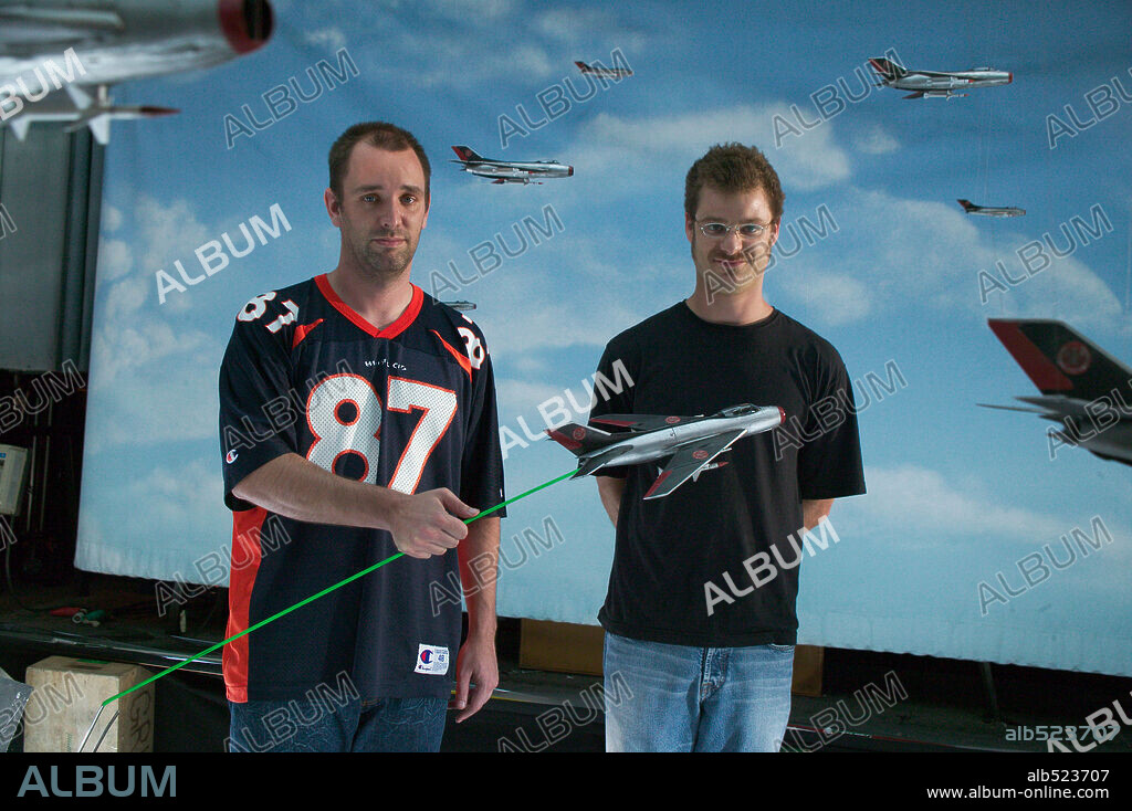 MATT STONE y TREY PARKER en TEAM AMERICA: LA POLICIA DEL MUNDO, 2004 (TEAM AMERICA: WORLD POLICE), dirigida por TREY PARKER. Copyright PARAMOUNT PICTURES / GORDON, MELINDA SUE.