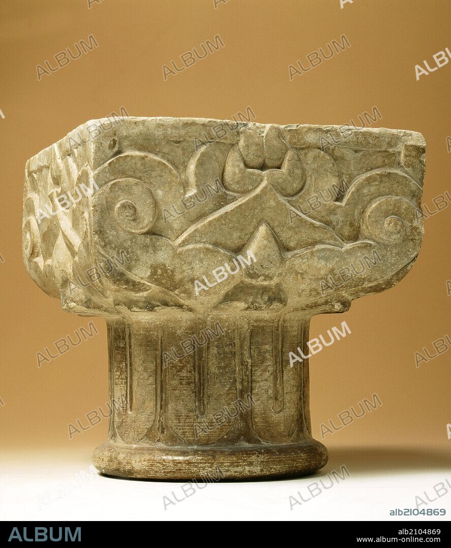 CAPITEL NAZARI. Nº INV. 199. MUSULMAN. (EXPOSICION :ARTE ISLAMICO ESPAÑOL)(DEPOSITO: MUSEO DE GRANADA ).