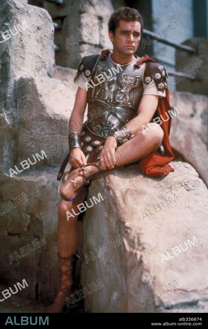 RICHARD BURTON in THE ROBE 1953 directed by HENRY KOSTER. Copyright 20TH CENTURY FOX. Album alb356874