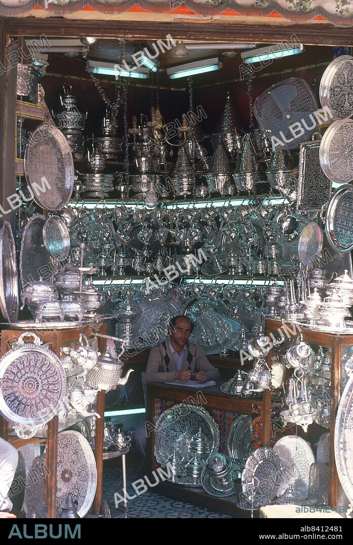 TIENDA DE OBJETOS REALIZADOS CON LATON.
