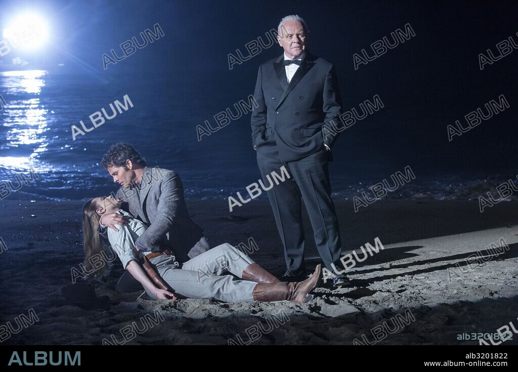 ANTHONY HOPKINS, EVAN RACHEL WOOD and JAMES MARSDEN in WESTWORLD, 2016, directed by JONATHAN NOLAN. Copyright WARNER BROS. TELEVISION.