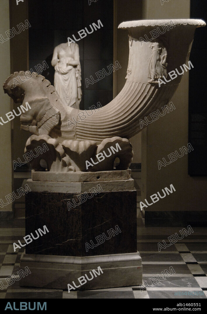 ARTE ROMANO. ITALIA. FUENTE EN FORMA DE CUERNO POTORIO (RHYTON), obra de Pontio. Fechado en la primera edad augustea. Mármol pentélico. Museos Capitolinos. ROMA. Italia.