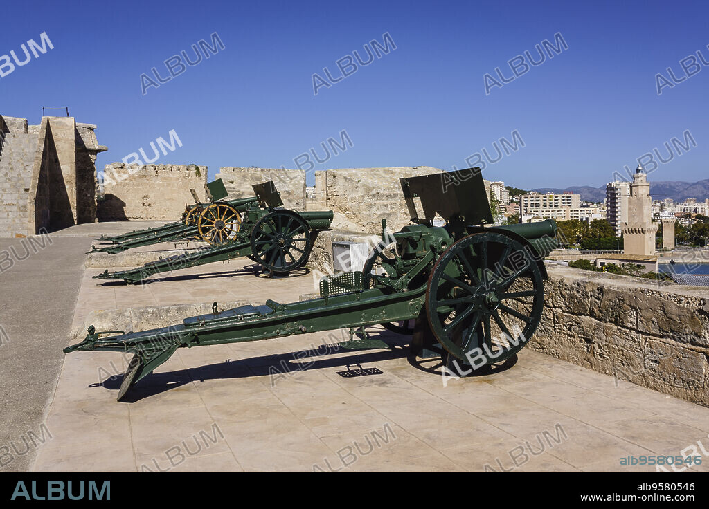 Schneider 105/11 mountain Obus, 1919, Castle of San Carlos, seventeenth century, Palma, Mallorca, Spain.