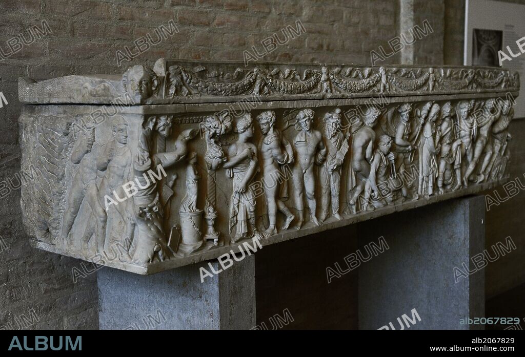 ARTE ROMANO. Sarcófago romano fechado hacia el 140 d. C. Orestes y Ifigenia entre los Tauros. Glyptothek. Munich. Alemania. Europa.