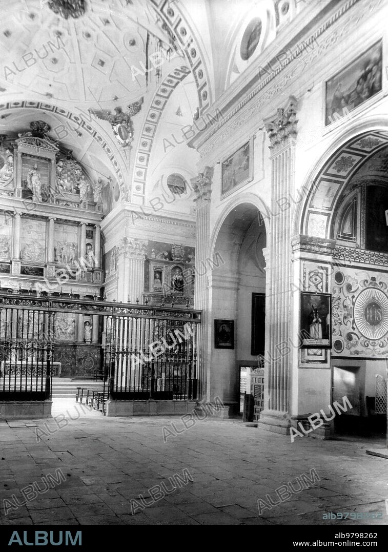 1960. Interior of the Da San Luis collegiate church in the town of Villagarcia de Campos (Valladolid).