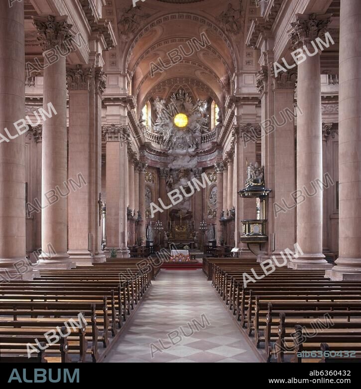 Gebweiler (Guebwiller), Liebfrauenkirche (Kirche Notre-Dame, erbaut 1762-1785 von Louis Beuque und Gabriel Ignaz Ritter, klassizistisch), Innenraum mit Blick zum Altar. Weinstraße (Route du Vin), Frankreich, Elsaß, Haut-Rhin. Guebwiller, Church of Our Lady (Notre Dame church, built 1762-1785 by Louis Beuque and Gabriel Ignaz Ritter, Gebweiler, Elsaß, Frankreich.