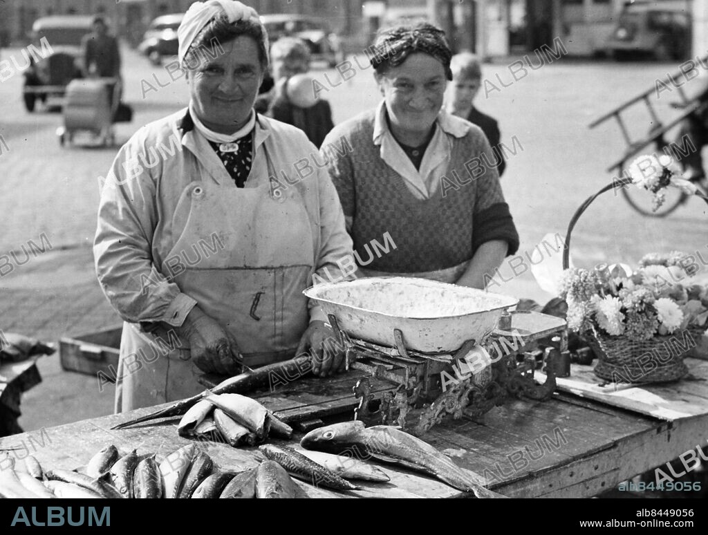 Södra Fisktorget där Bergsgatan och Södra Förstadsgatan möts i Malmö. Tvillingsystrarna Clara Carlsson och Helena Johansson har här sålt fiske i över 30 år.. Foto: Sydsvenskan / IBL Bildbyrå.