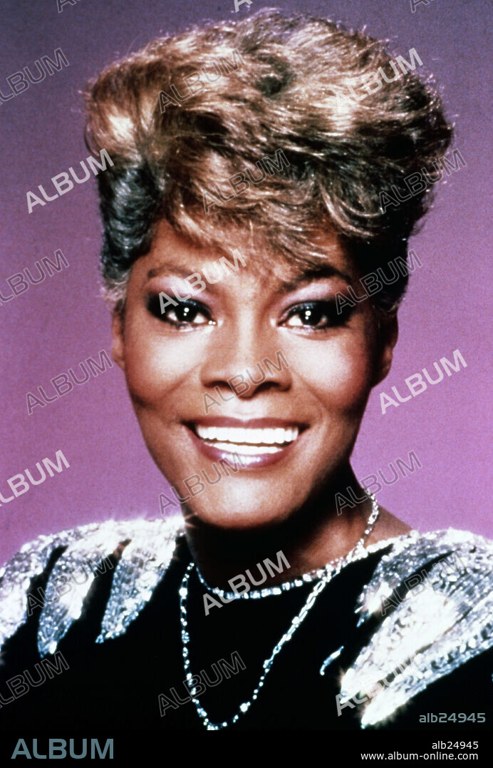 La cantante estadounidense de soul y pop, Dionne Warwick.