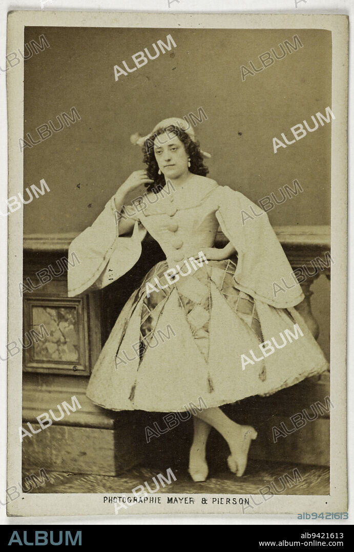 Portrait of Henriette, actress at the Théâtre des Délassements-Comiques, Mayer Frères et Pierson, Photographer, Between 1860 and 1890, 2nd half of the 19th century, Graphic Arts, Photography, Albumen print, Height: 8.8 cm, Width: 5.8 cm.