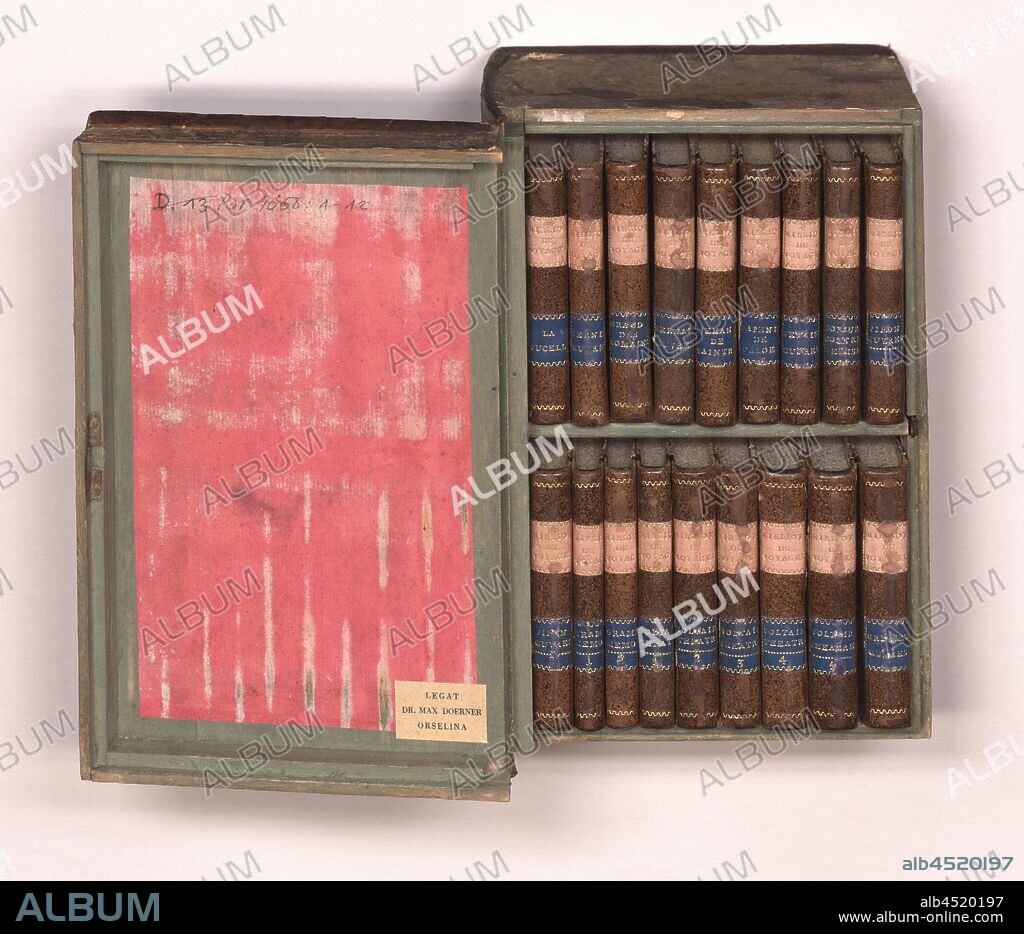 Portable library of the traveler 1, Front view of an open travel library with 18 miniature books from the 19th century, Fig. 1, 1801, Bibliothèque portative du voyageur. Paris: J.B. Fournier Père et Fils, 1801-1806.