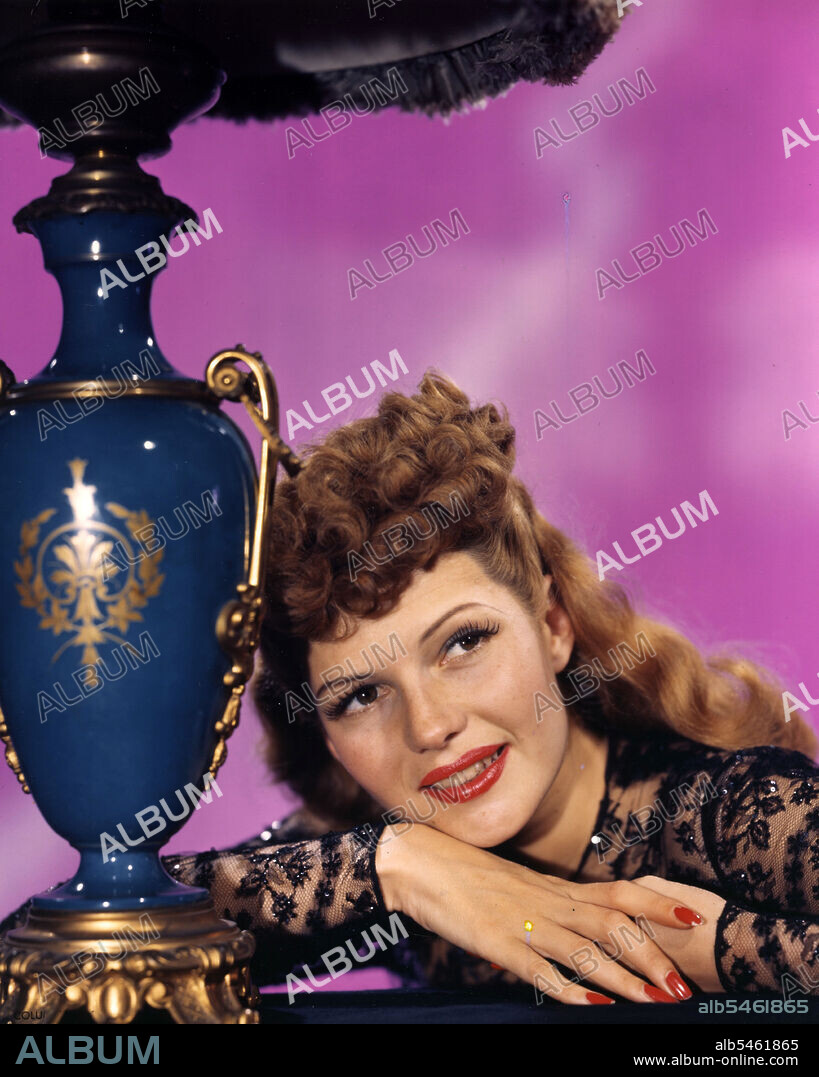 RITA HAYWORTH in COVER GIRL, 1944, directed by CHARLES VIDOR. Copyright COLUMBIA PICTURES.