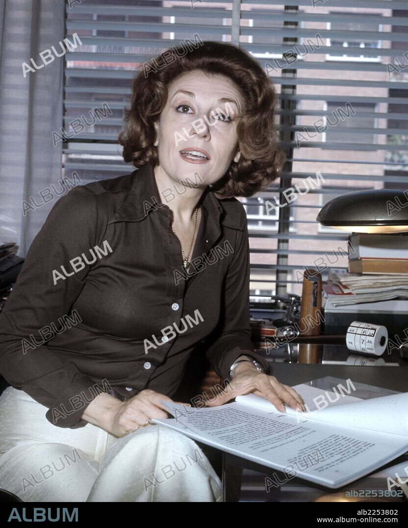 JULIA GUTIERREZ CABA. ACTRIZ CINE Y TEATRO ESPAÑOLA. MADRID 1932-. FOTO AÑO 1975.