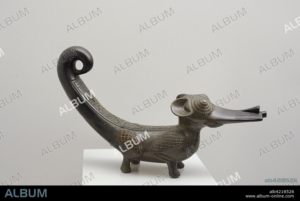 Recipiente en forma de caimán. Cerámica. Cultura Chimú-Inca. Horizonte Tardío (1400-1533 d. C). Cuzco, Perú. Museo de América. Madrid. España.