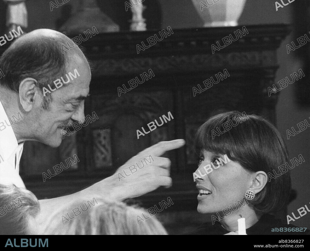 LUIS BUÑUEL und STEPHANE AUDRAN in LE CHARME DISCRET DE LA BOURGEOISIE, 1972, unter der Regie von LUIS BUÑUEL. Copyright DEAN FILM/GREENWICH FILM/JET FILMS.