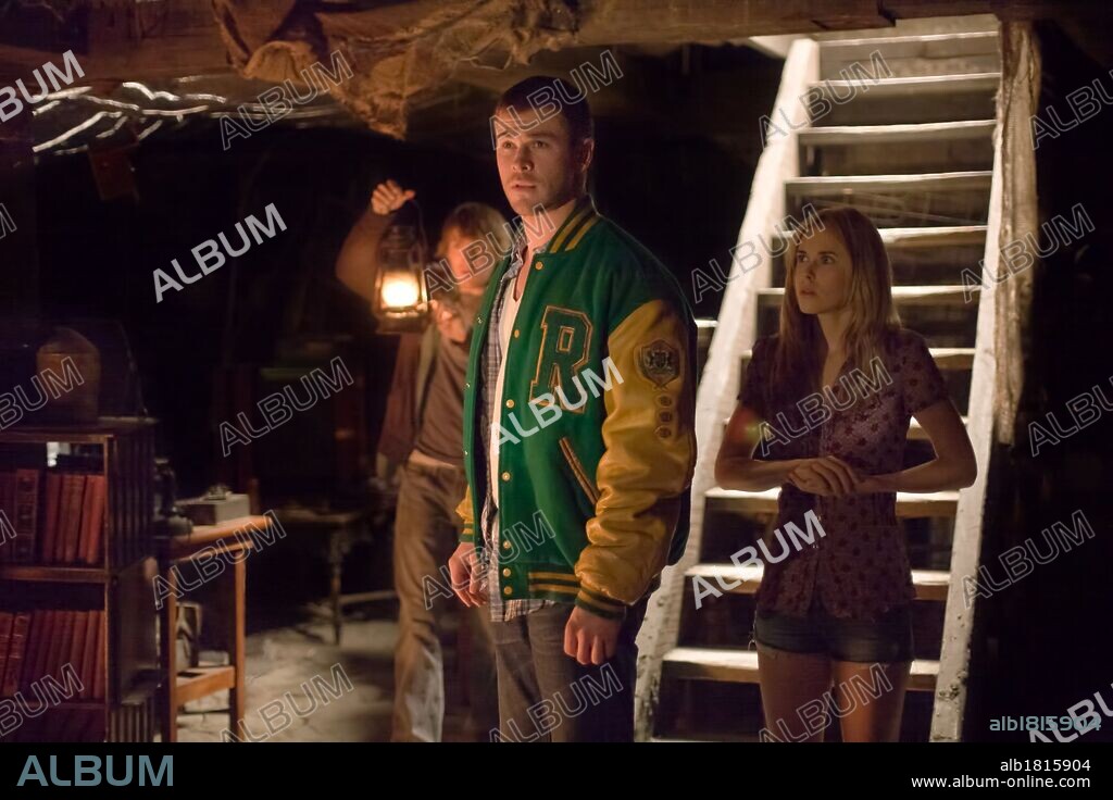 ANNA HUTCHISON, CHRIS HEMSWORTH and FRAN KRANZ in THE CABIN IN THE WOODS, 2012, directed by DREW GODDARD. Copyright METRO GOLDWYN MAYER.