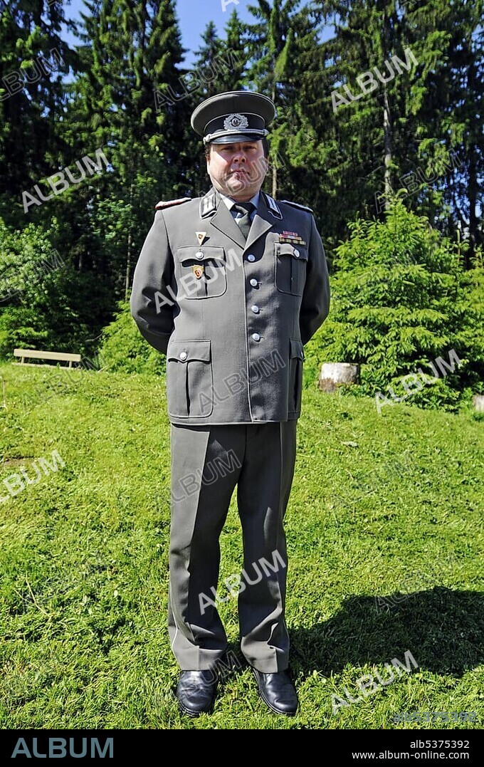 Museum guide in the uniform of a major of the Staatssicherheit national security, the Stasi, Bunkermuseum museum Frauenwald, Thuringia, Germany, Europe.