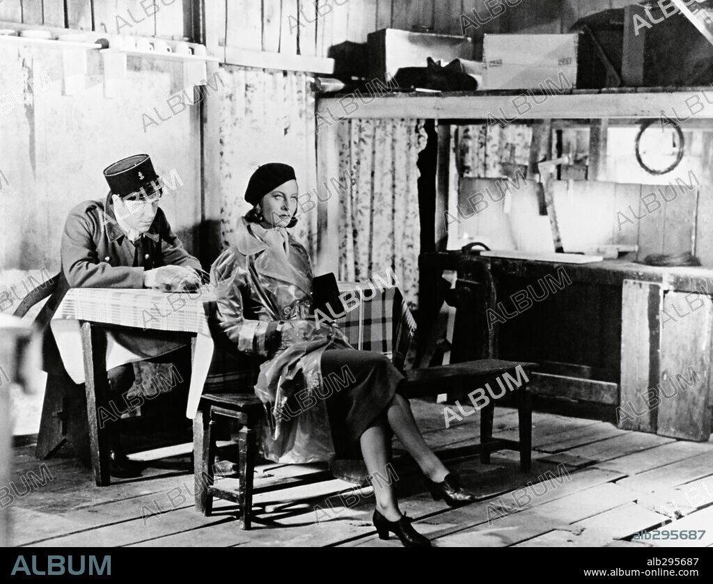 JEAN GABIN et MICHELE MORGAN dans LE QUAI DES BRUMES, 1938, réalisé par MARCEL CARNE. Copyright CINE ALLIANCE / PATHE.