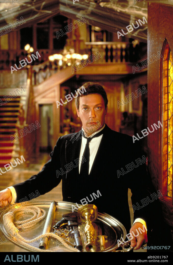 TIM CURRY en JUEGO DE LA SOSPECHA, EL-CLUEDO, 1985 (CLUE), dirigida por JONATHAN LYNN. Copyright PARAMOUNT PICTURES.