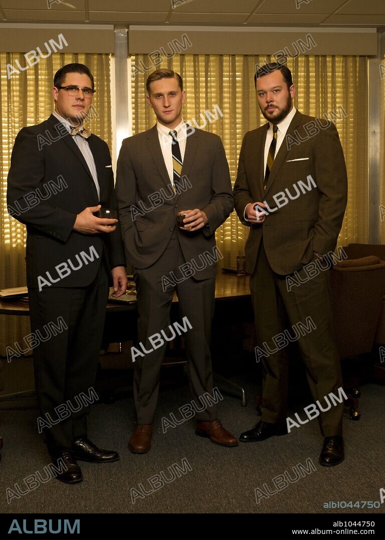 AARON STATON, MICHAEL GLADIS and RICH SOMMER in MAD MEN, 2007, directed by TIM HUNTER. Copyright AMERICAN MOVIE CLASSICS (AMC)/RADICAL MEDIA.