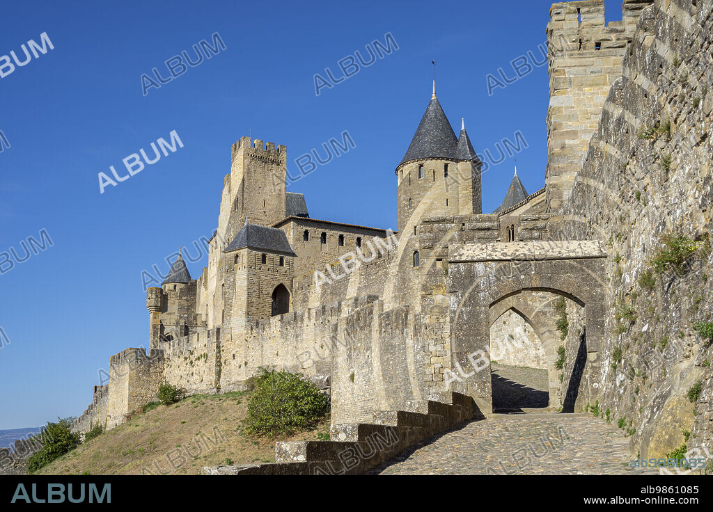 Aude gate, Carcasona, fortified villa, Aude, Languedoc-Rosellón region. French Republic, Europe.