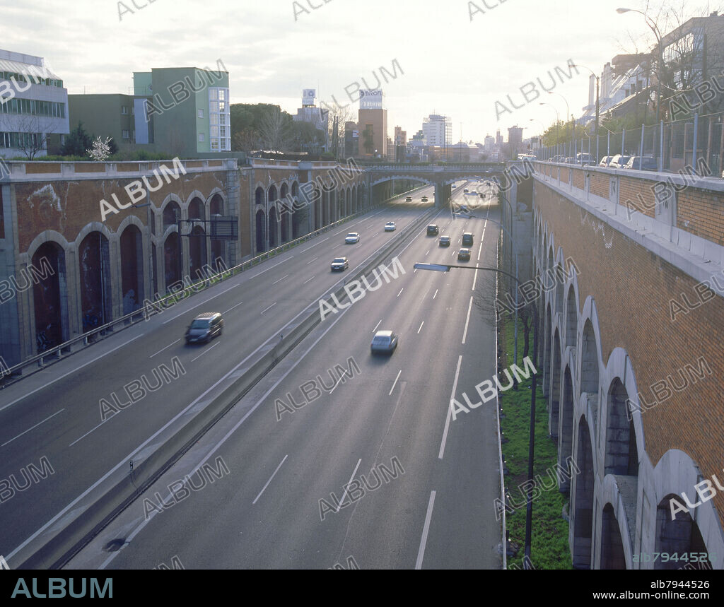 AUTOVIA MADRID- BARCELONA-N II-AVENIDA DE AMERICA  CON  LA CALLE ARTURO SORIA - FOTO AÑOS 00.