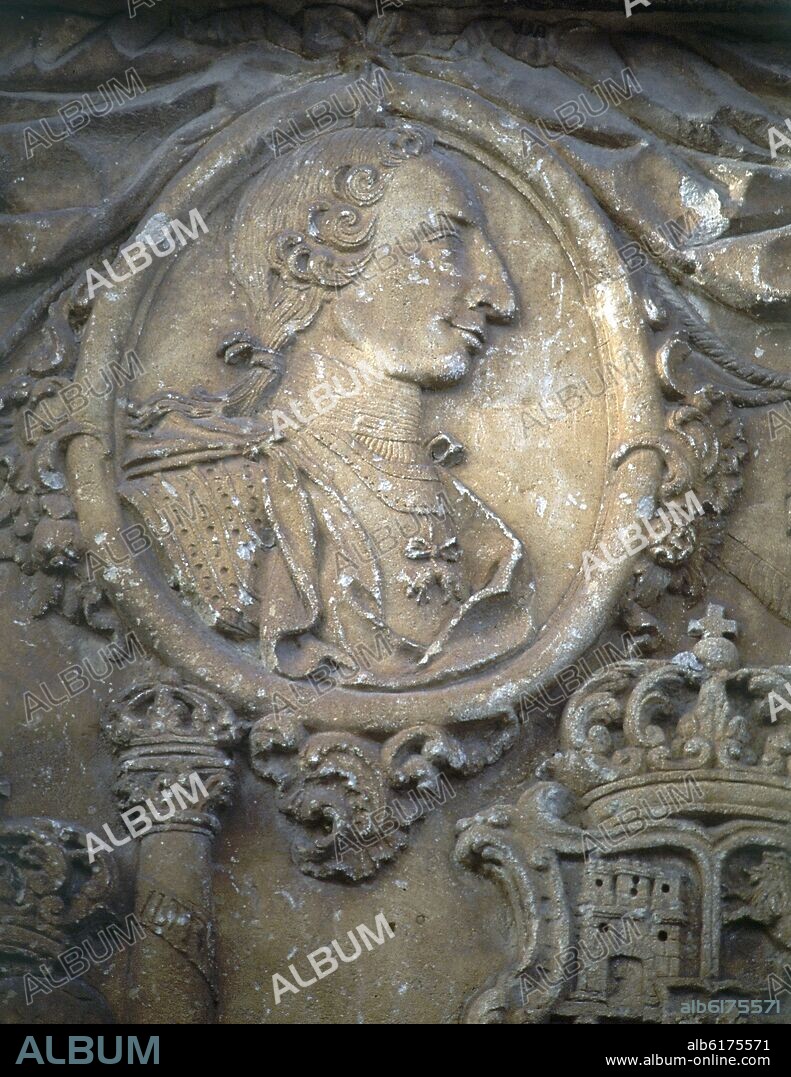 MONUMENTO CONMEMORATIVO A CARLOS III - SIGLO XVIII - DETALLE.