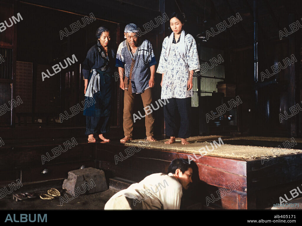 11'09''01 ONCE DE SEPTIEMBRE, 2002 (11'09''01-SEPTEMBER 11), dirigida por ALEJANDRO GONZALEZ IÑARRITU, AMOS GITAI, CLAUDE LELOUCH, DANIS TANOVIC, IDRISSA OUEDRAOGO, KEN LOACH, MIRA NAIR, SAMIRA MAKHMALBAF, SEAN PENN, SHOHEI IMAMURA y YOUSSEF CHAHINE. Copyright LA GENERALE DE PRODUCTION/GALATEE FILMS/LE STUDIO CANAL +.
