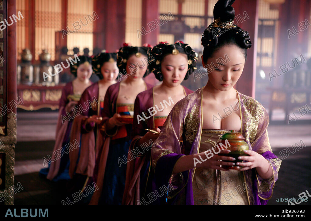 CURSE OF THE GOLDEN FLOWER, 2006 (MAN CHENG JIN DAI HUANG JIN JIA), directed by YIMOU ZHANG. Copyright BEIJING NEW PICTURE FILM CO./ELITE GROUP ENTERPRISES / XIAOYAN, BAI.