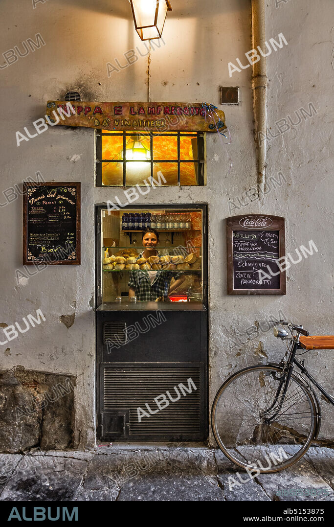 Florence, Da' Vinattieri: small restaurant where lampredotto and trippa (typical Florence recipes) are served.