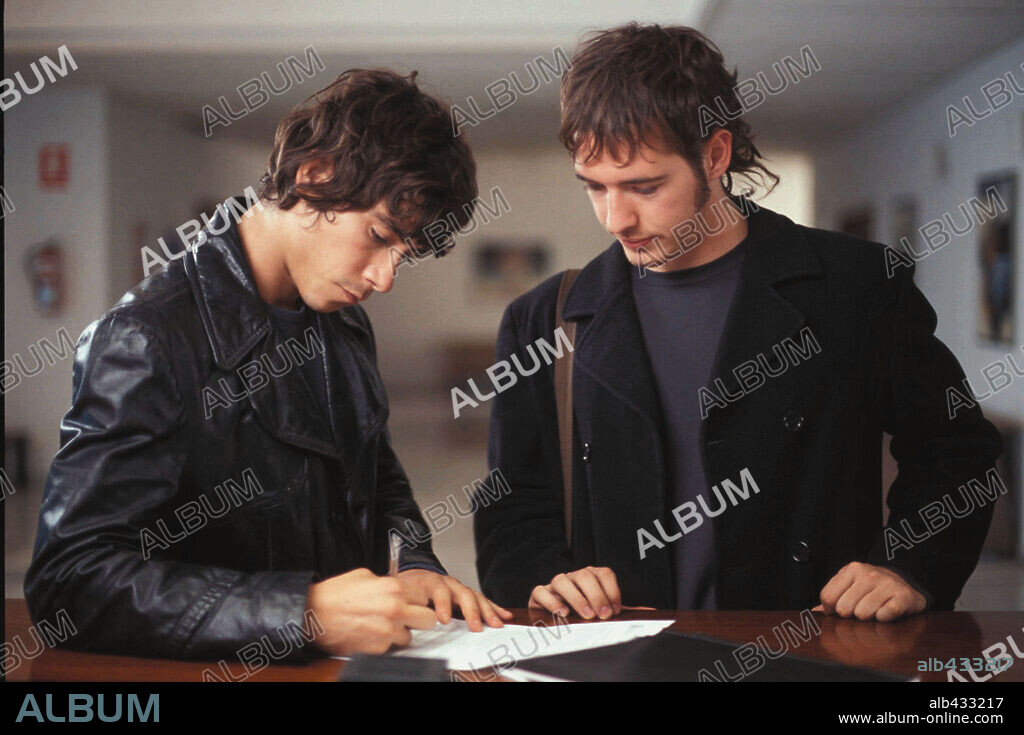 JAVIER RIOS y OSCAR JAENADA en NOVIEMBRE, 2003, dirigida por ACHERO MAÑAS. Copyright TESELA, P.C.