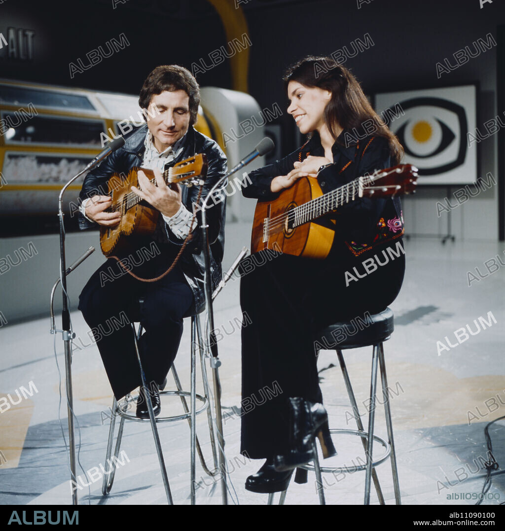 Freddy Quinn and Olivia Molina, in a duet with guitars at an ARD performance, 1974.