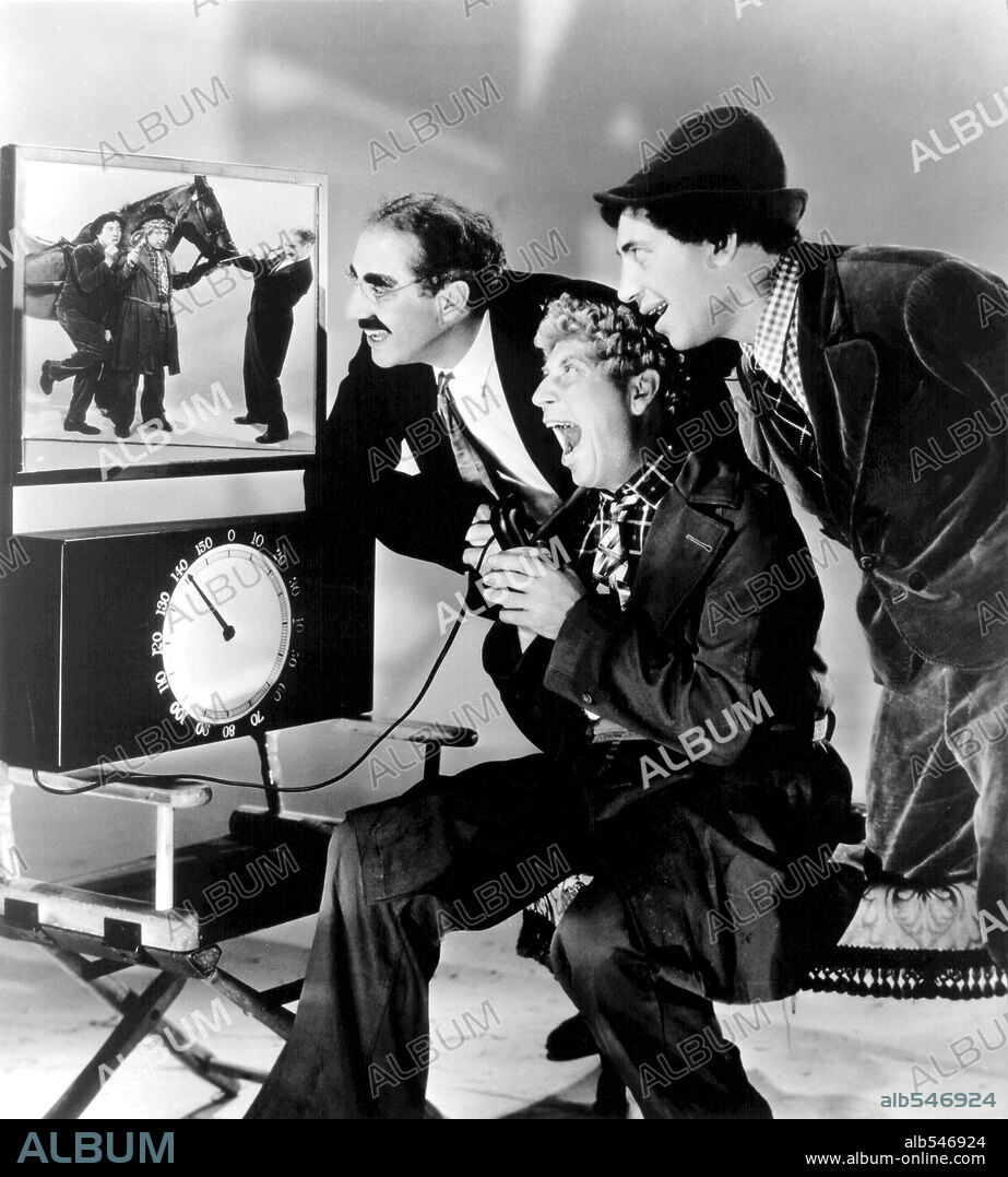 CHICO MARX, GROUCHO MARX, HARPO MARX und THE MARX BROTHERS in MARX BROTHERS - DAS GROSSE RENNEN, 1937 (A DAY AT THE RACES), unter der Regie von SAM WOOD. Copyright M.G.M.