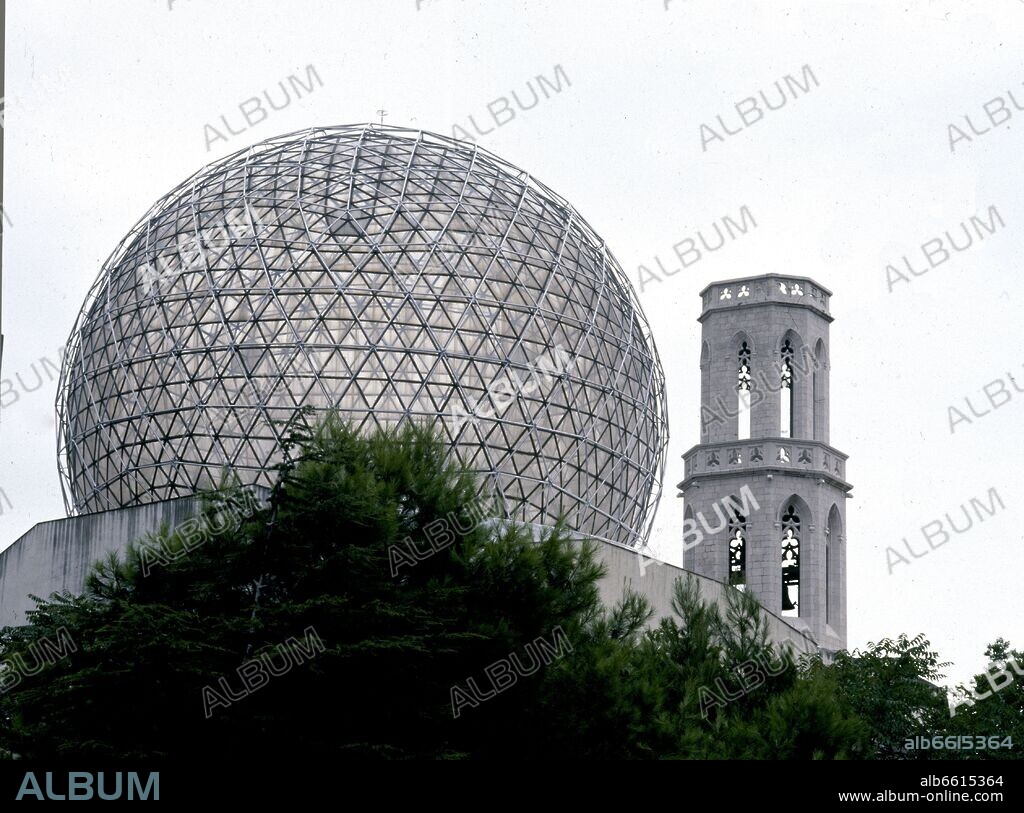 EMILIO PEREZ PIÑERO (1935-1972). CUPULA GEODESICA CONSTRUIDA EN LOS AÑOS 70 Y CAMPANARIO DE SANTA MARIA.