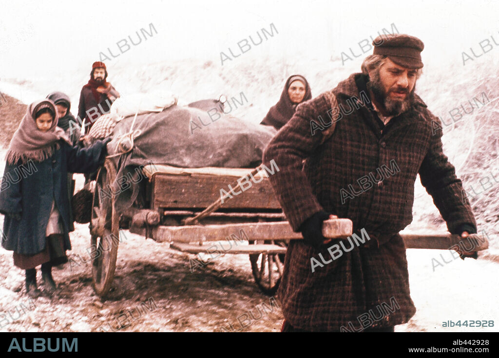 TOPOL en EL VIOLINISTA EN EL TEJADO, 1971 (FIDDLER ON THE ROOF), dirigida por NORMAN JEWISON. Copyright UNITED ARTISTS.