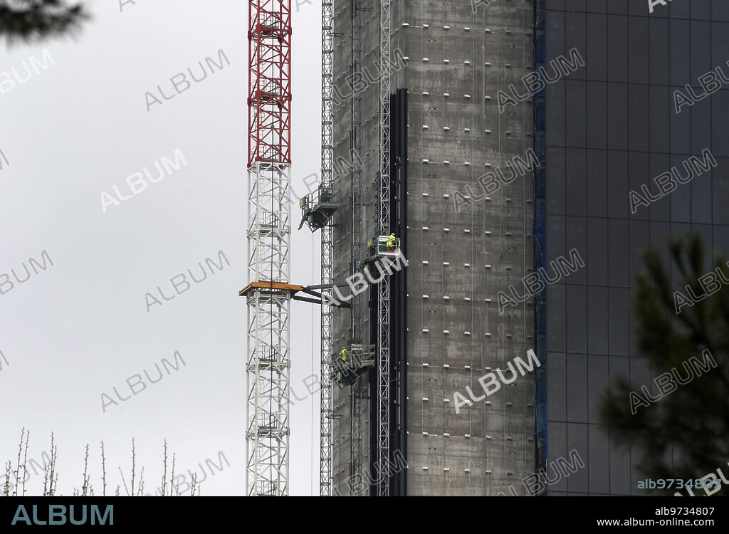Madrid, 03/27/2020. Advance report on the Caleido tower in the midst of the Covid-19 crisis. Photo: Oscar del Pozo. ARCHDC.